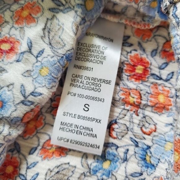 Democracy cold shoulder floral peasant blouse. - Picture 5 of 6